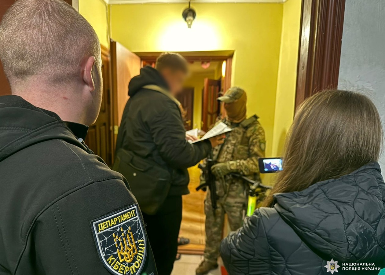 На Вінниччині шахрай викрав майже мільйон гривень у матері загиблого воїна