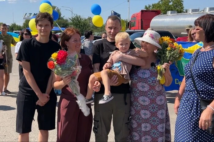 Додому з російського полону повернувся останній захисник Зміїного