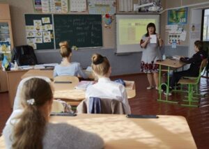Валюта в "Мрії" і 5 тисяч для школярів: як отримати допомогу