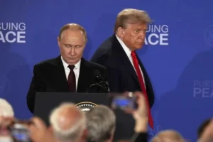 Що Трамп подарував Путіну? У готелі на Алясці знайдено документ, який розкриває нові деталі зустрічі