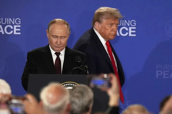 Що Трамп подарував Путіну? У готелі на Алясці знайдено документ, який розкриває нові деталі зустрічі