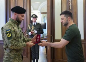 Зеленський привітав та нагородив воїнів-танкістів