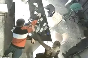 Киянин через дівчину влаштував стрілянину у столичному барі: подробиці інциденту