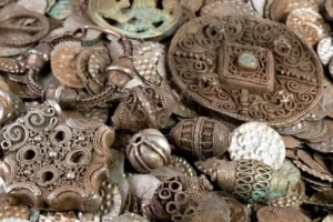 У Швеції чоловік копав черв’яків для риболовлі, а натрапив на унікальний середньовічний скарб