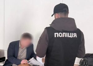 Чиновник КМДА підроблював документи про відрядження, аби виїхати за кордон