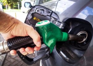 Паливна криза в РФ: ліміт на продаж бензину ввели ще в трьох регіонах