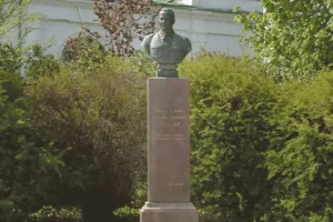 У Каневі демонтовано пам’ятник радянському письменнику Гайдару