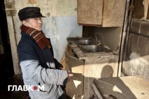 Росіяни розбомбили у Києві квартиру хорового диригента, який пережив блокаду Ленінграда (фото, відео)