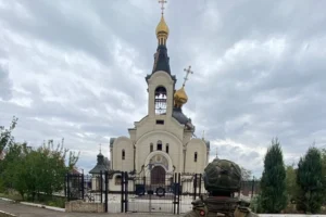 Росіяни вдарили по храму в Костянтинівці: є загиблі та поранені