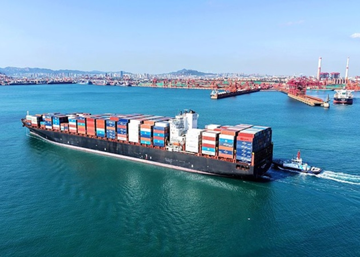 Китай зупинив на рік портові збори для суден США