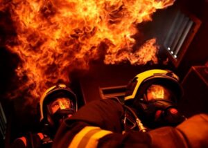 Наслідки удару: у Києві палає багатоповерхівка, перебої зі світлом і водою