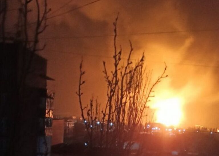 У Таганрозі РФ прогриміли 20 вибухів, вирує пожежа
