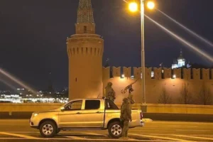 Москва відбиває атаку дронів: біля Кремля чергує мобільна вогнева група (фото)