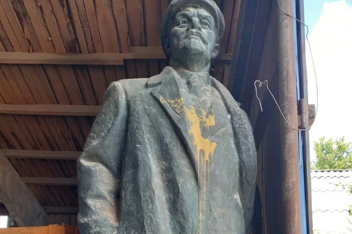 Щоб наповнити бюджет, село на Полтавщині вирішило продати бронзову фігуру Леніна