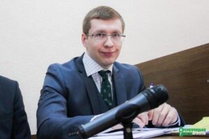 Заступник керівника Черкаської облпрокуратури Станіслав Торопчин: елітний будинок у Києві, Toyota Highlander за 1,8 млн і Mercedes на тещу