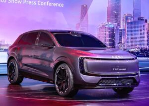 Китайська AUDI представила свій перший кросовер