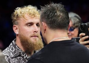 Усик підтвердив, що готовий провести бій з Полом в октагоні