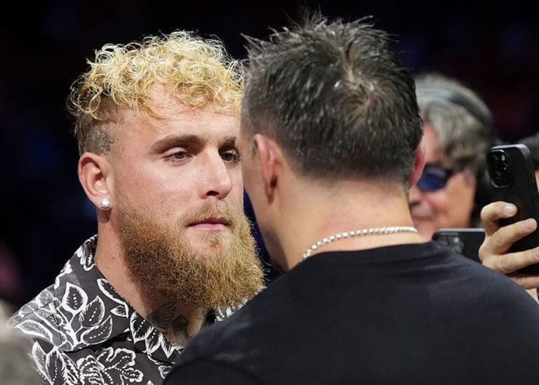 Усик підтвердив, що готовий провести бій з Полом в октагоні