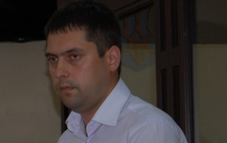 Суддя Житомирського окружного адмінсуду Дмитро Леміщак через місяць після призначення купив електрокар за 1,1 млн грн. Батько — головний казначей Волині Михайло Леміщак, якого вважають одним із найбагатших чиновників регіону