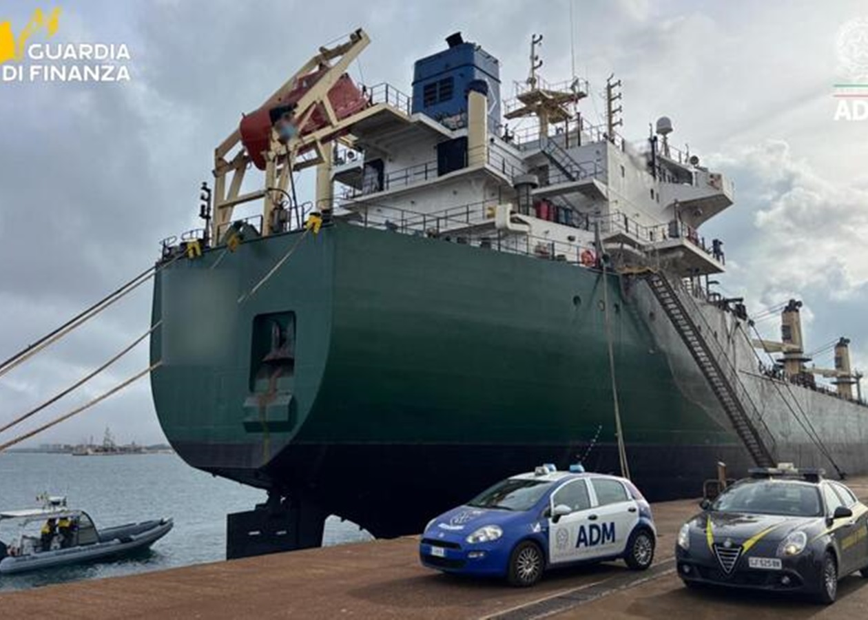 Італія вперше заарештувала судно з "тіньового флоту" РФ
