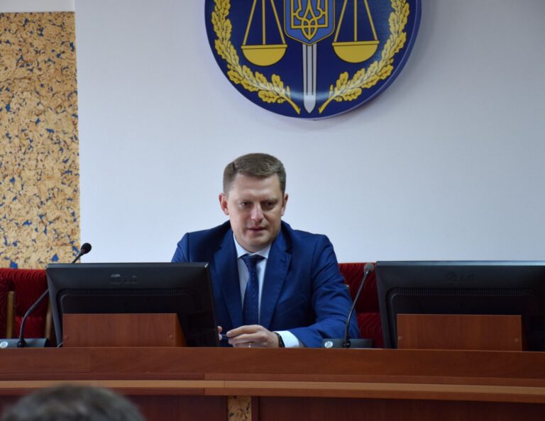Перший заступник прокурора Житомирщини Олег Мостиховський: нерухомість родичів, крипта та мільйонні заощадження безробітної дружини