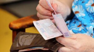 Варто знати! Чи призначать пенсію з 15 роками стажу