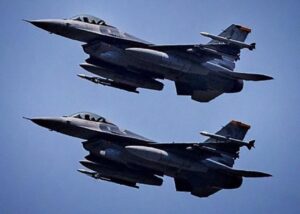 Ескадрилья F-16 з іноземними пілотами обороняє небо Києва – ЗМІ