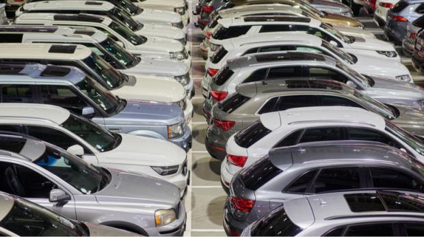 У лютому українці купили майже 11 тисяч бензинових авто: Ось які моделі обирали