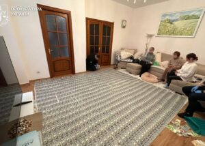 Килим із доларів: у Вінниці лікарки торгували фальшивою інвалідністю