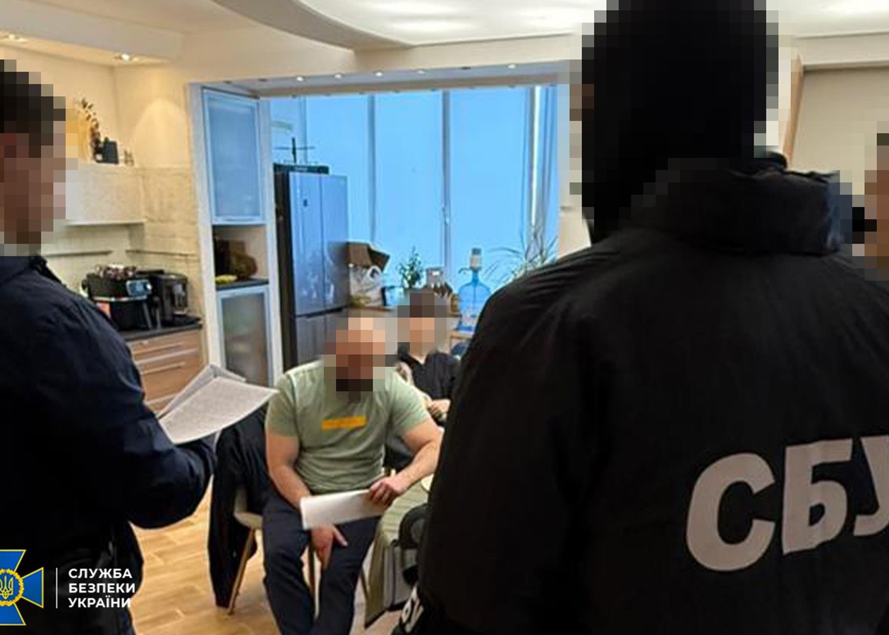 Продали "документів" на 17 млн: викрито схему легалізації іноземців у ЄС