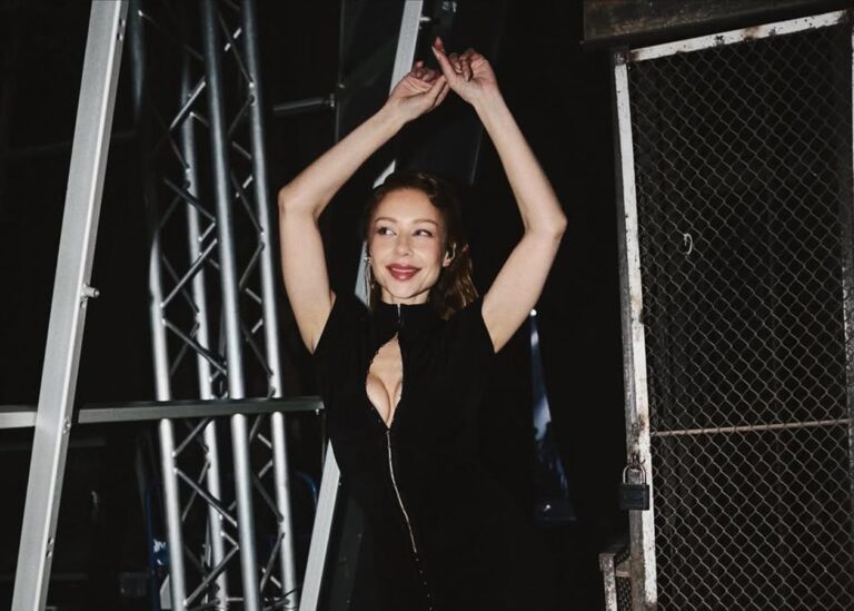 У Кароль під час концерту розстебнулася сукня