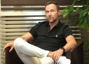 Паливний диктат та офшори: як Віталій Антонов розбудовує імперію «ОККО» за сприяння Гетманцева та Кириленка