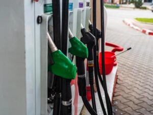 Влада ввела обмеження на продаж: На Далекому Сході Росії виник дефіцит бензину