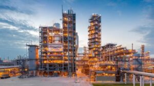 Четвертий за обсягами переробки НПЗ Росії зупинив роботу внаслідок атаки добрих дронів – Reuters