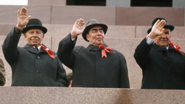 Буде “план”: Після ударів по НПЗ Росія вводить жорстке регулювання бензину