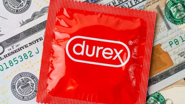 Несподіваний наслідок: Найбільший виробник презервативів у світі може підняти ціни на 20-30% через війну в Ірані