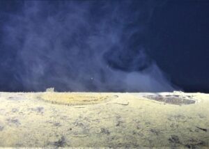 Затонулий радянський підводний човен випускає радіоактивні відходи в океан