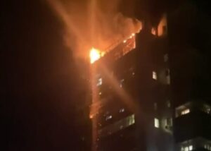 У Сумах БПЛА влучив у багатоповерхівку