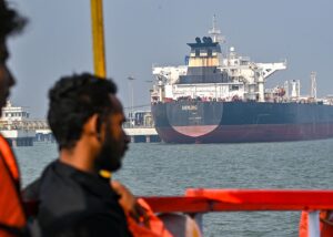 Розблокування Ормуза: 800 суден бояться проходити протоку