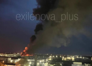 У Таганрозі спалахнула масштабна пожежа після ракетного удару