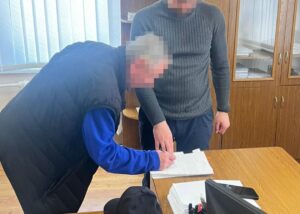 На Львівщині підприємець 23 роки утримував однокласника як "раба"