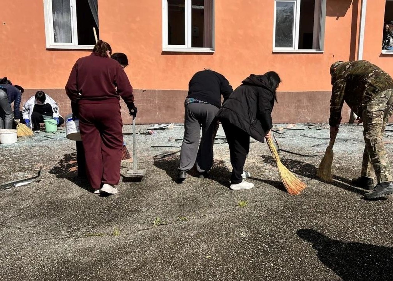 В Туапсе після удару по НПЗ пройшов "нафтовий дощ"