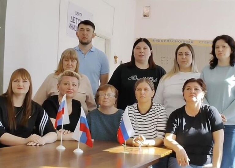 Учителі в РФ записали ролики за мотивами промови Гітлера