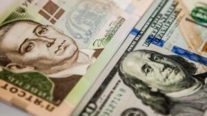 Фінансовий удар: Курс долара оновив історичний рекорд в Україні