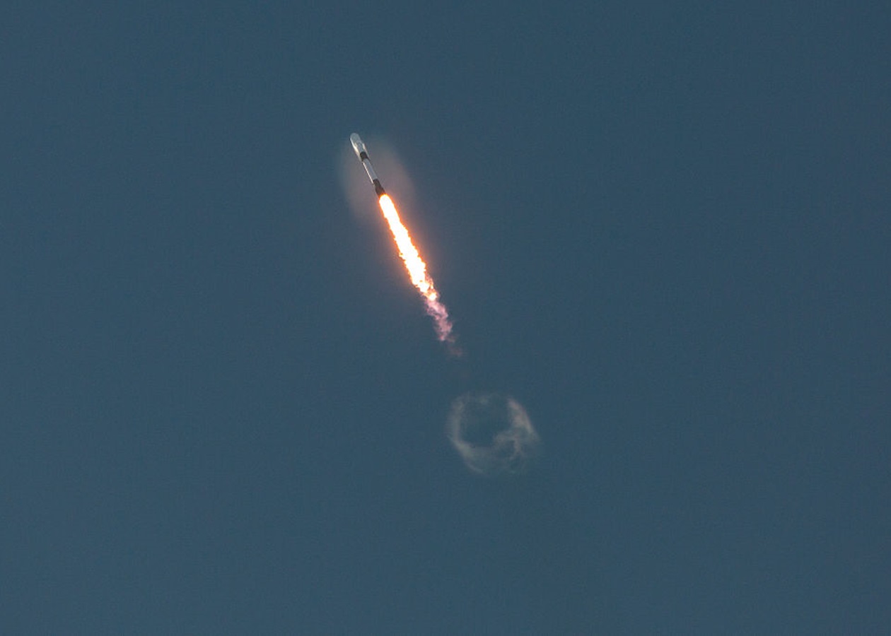 SpaceX запустила новий супутник-шпигун