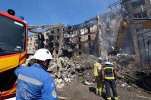Зеленський після масованої атаки РФ: майже 100 постраждалих і четверо загиблих, Україні потрібне термінове посилення ППО