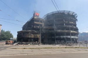 Весільна сукня згоріла після удару по ТРЦ «Квадрат»: українки масово почали допомагати нареченій