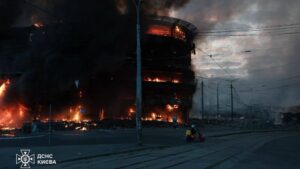 Після масованої атаки РФ у Києві постраждали KSE, Український дім, офіси бізнесів, ресторани та магазини