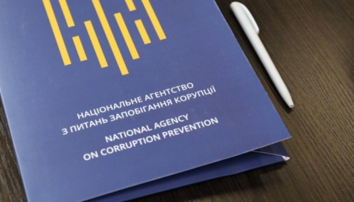 Елітна нерухомість у «подарунок»: заступник начальника київського митного посту задекларував майно на 6 мільйонів гривень