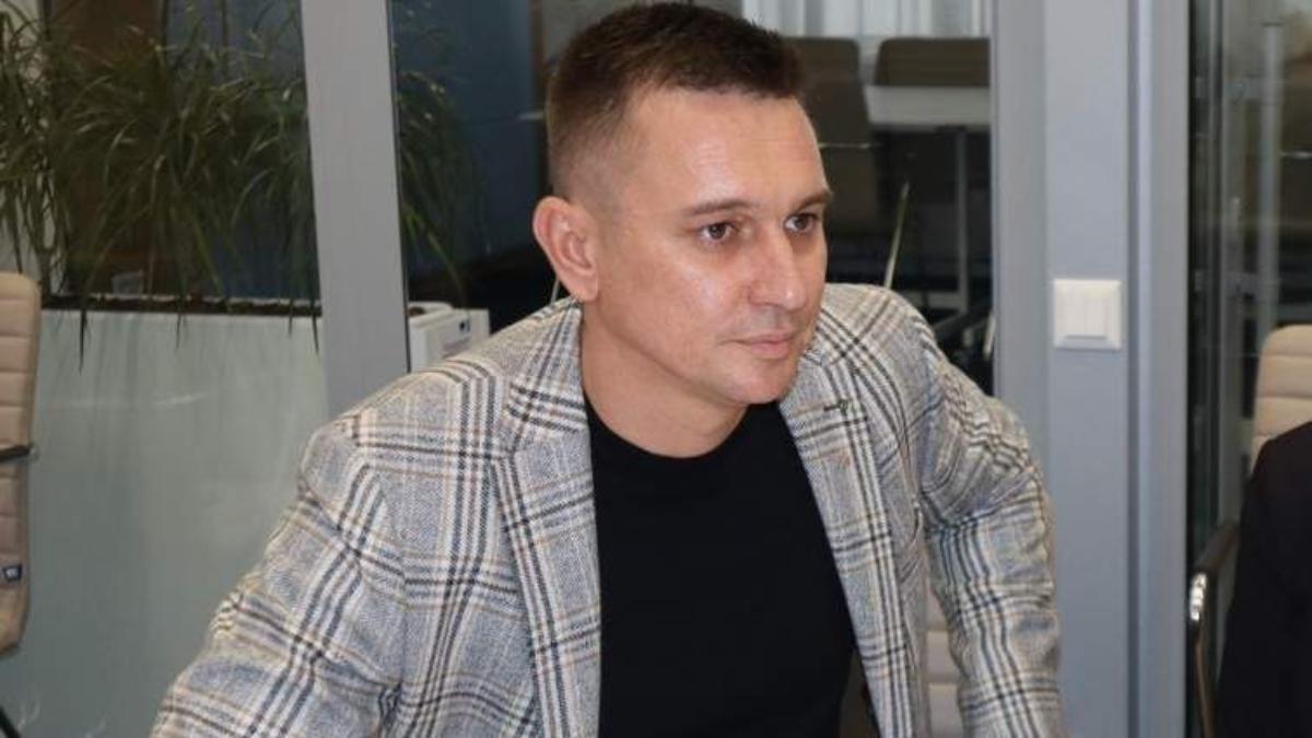 «Сліпі плями» в документах мера Вознесенська: Євген Величко задекларував флот вантажівок без вказання вартості та велику готівку